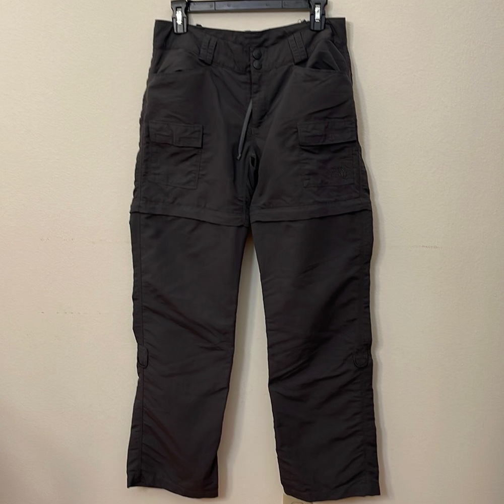 Gently used women’s North Face hiking pants/short